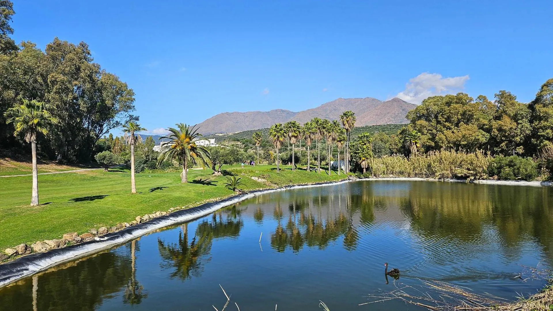 Two Bedroom Apartment In Sunny Golf, Estepona Spanyolország