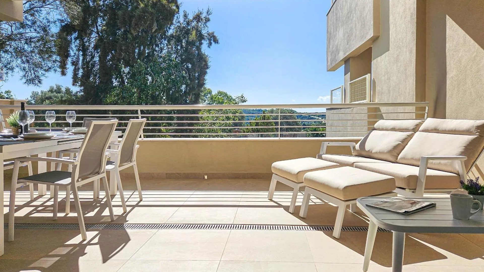 Two Bedroom Apartment In Sunny Golf, Estepona