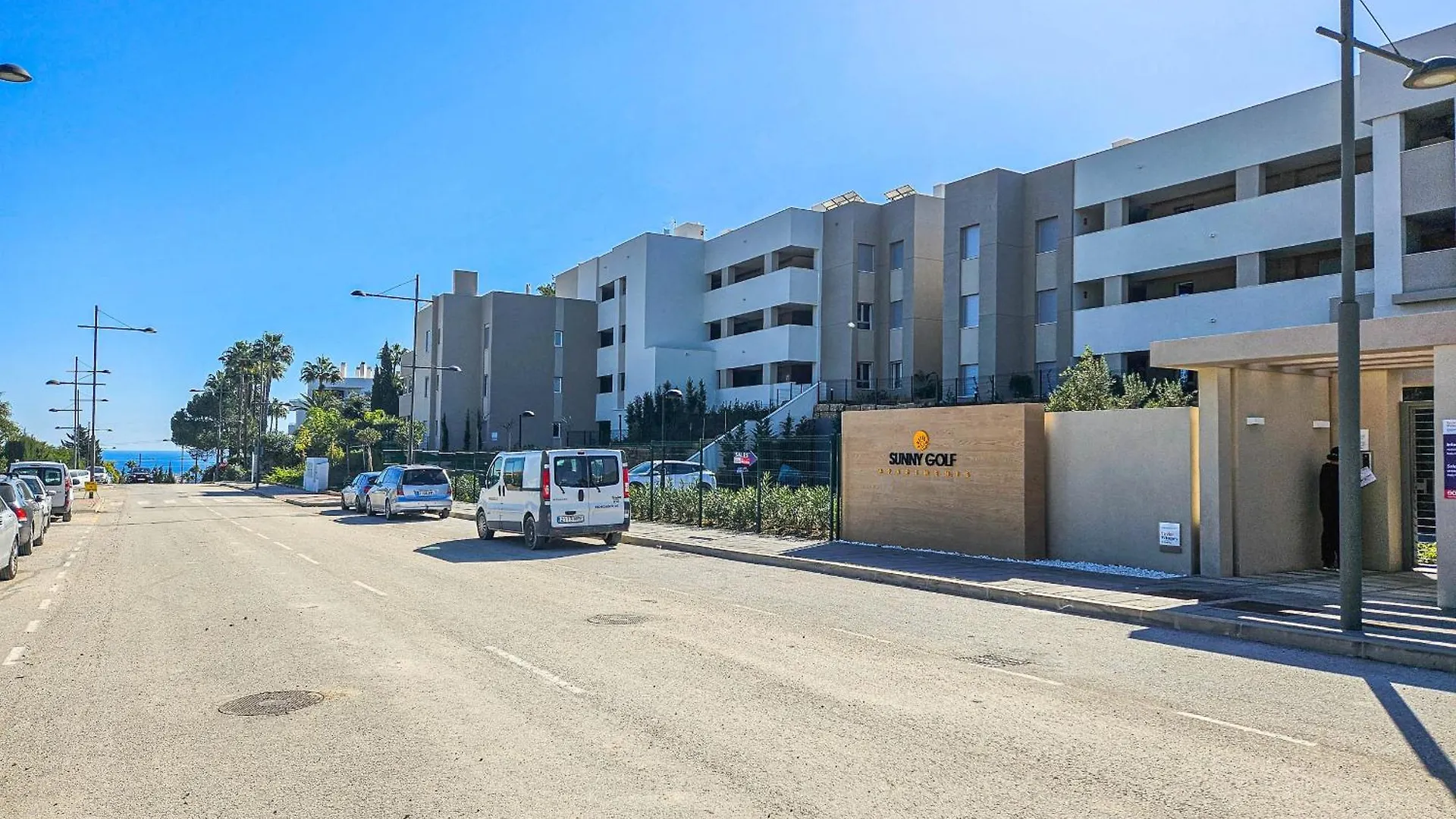 Two Bedroom Apartment In Sunny Golf, Estepona