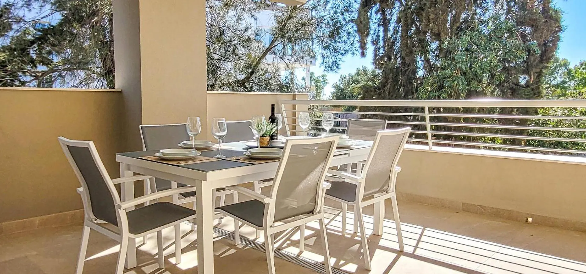 Two Bedroom Apartment In Sunny Golf, Estepona Spanyolország