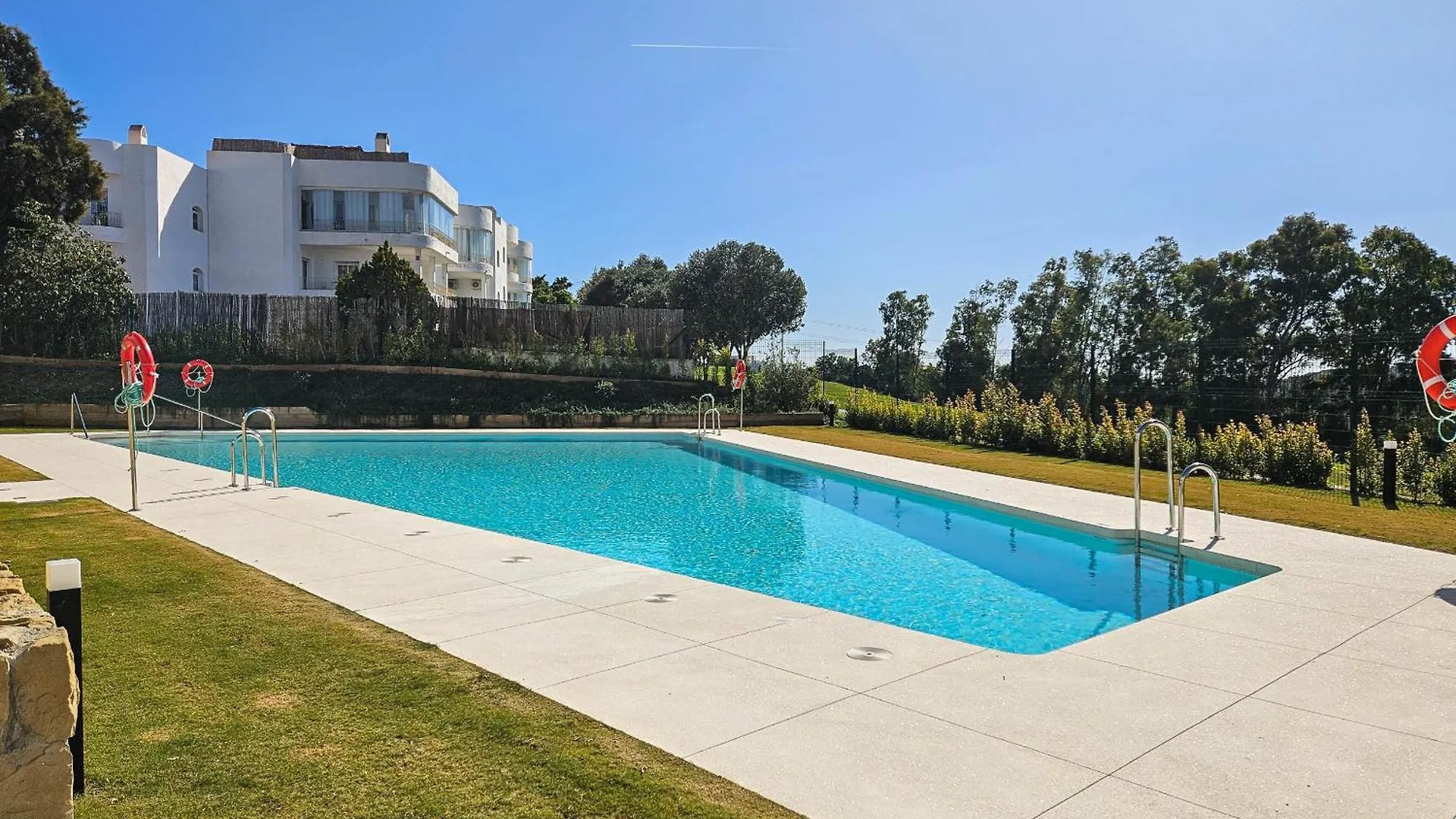 Two Bedroom Apartment In Sunny Golf, Estepona